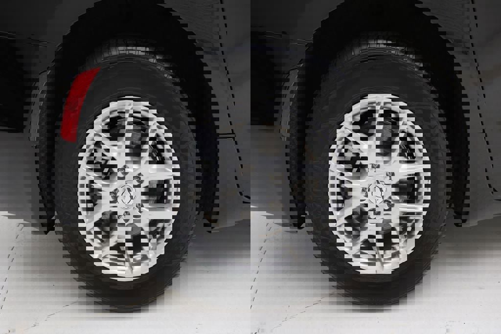 Used 2025 Chrysler Pacifica Select image 9