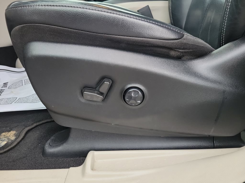 Used 2022 Chrysler Pacifica Touring-L FWD image 17