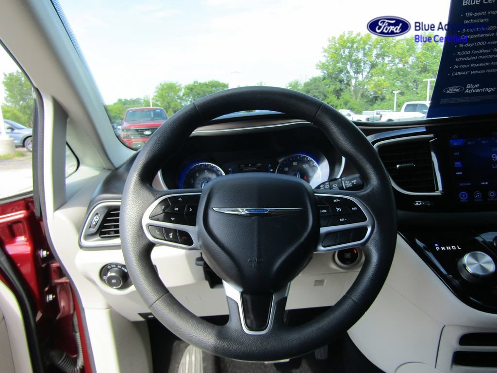 Used 2017 Chrysler Pacifica Touring Plus w/ Tire & Wheel Group FWD image 25