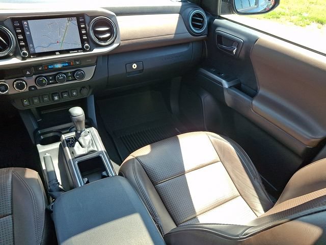 Used 2020 Toyota Tacoma Limited AWD/4WD image 16