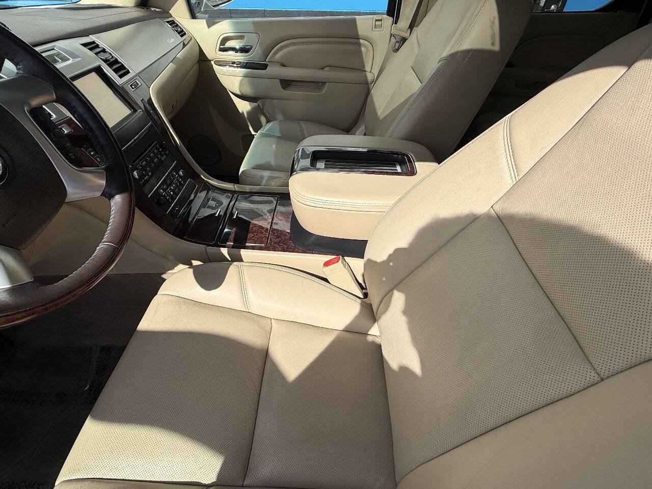 Used 2014 Cadillac Escalade Luxury AWD/4WD image 14