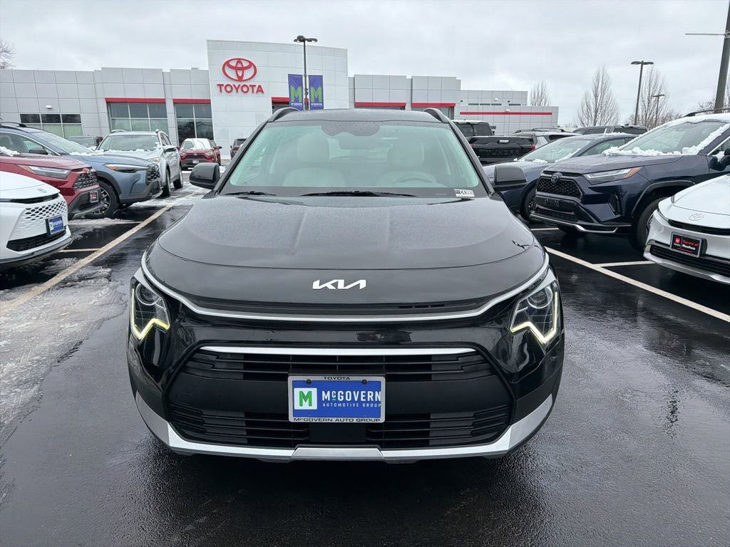 Used 2023 Kia Niro EX image 2