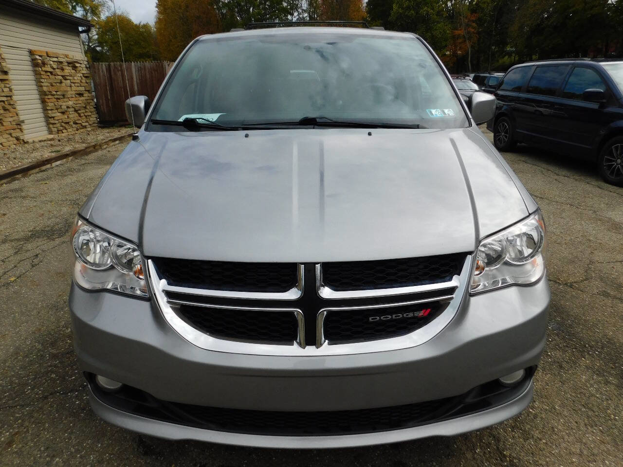 Used 2017 Dodge Grand Caravan SXT image 11