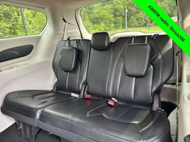 Used 2023 Chrysler Pacifica Touring-L FWD image 23
