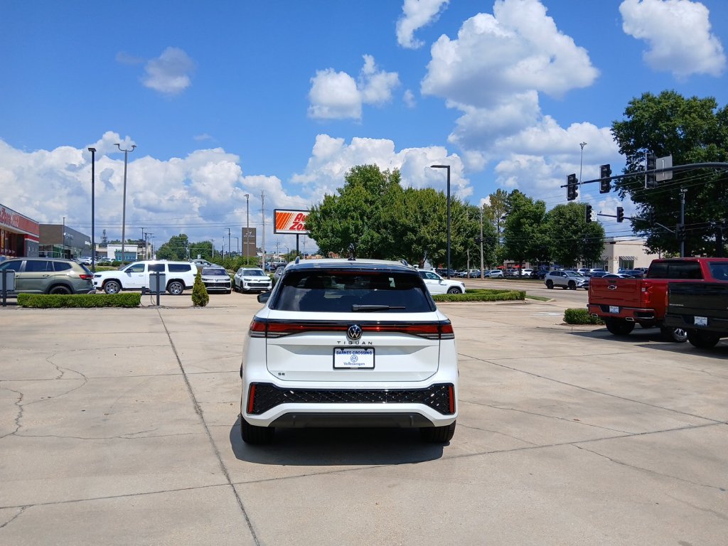 New 2026 Volkswagen Tiguan SE R-Line FWD image 19