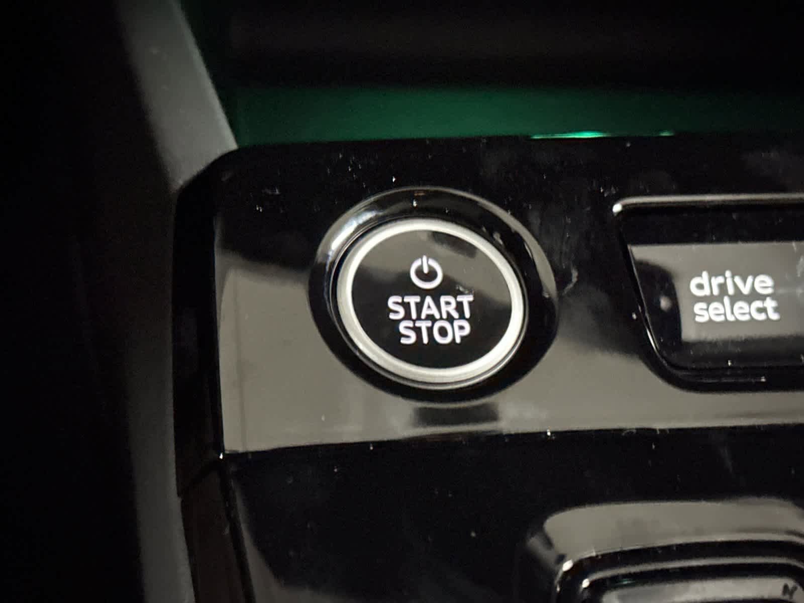 New 2025 Audi A6 e-tron Premium Plus AWD/4WD image 22