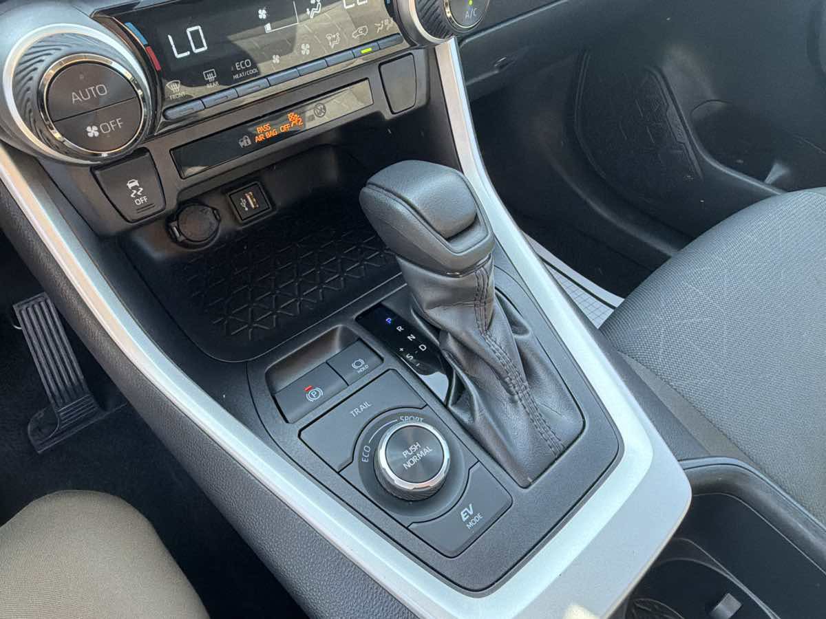 Used 2025 Toyota RAV4 XLE image 12