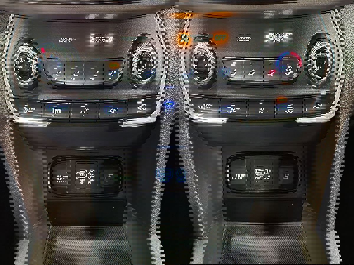 Used 2019 Hyundai Santa Fe SE image 38