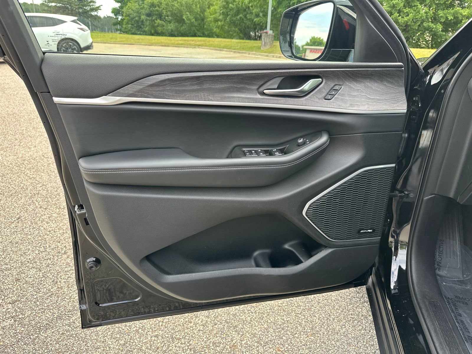 Used 2021 Jeep Grand Cherokee L Limited RWD image 8