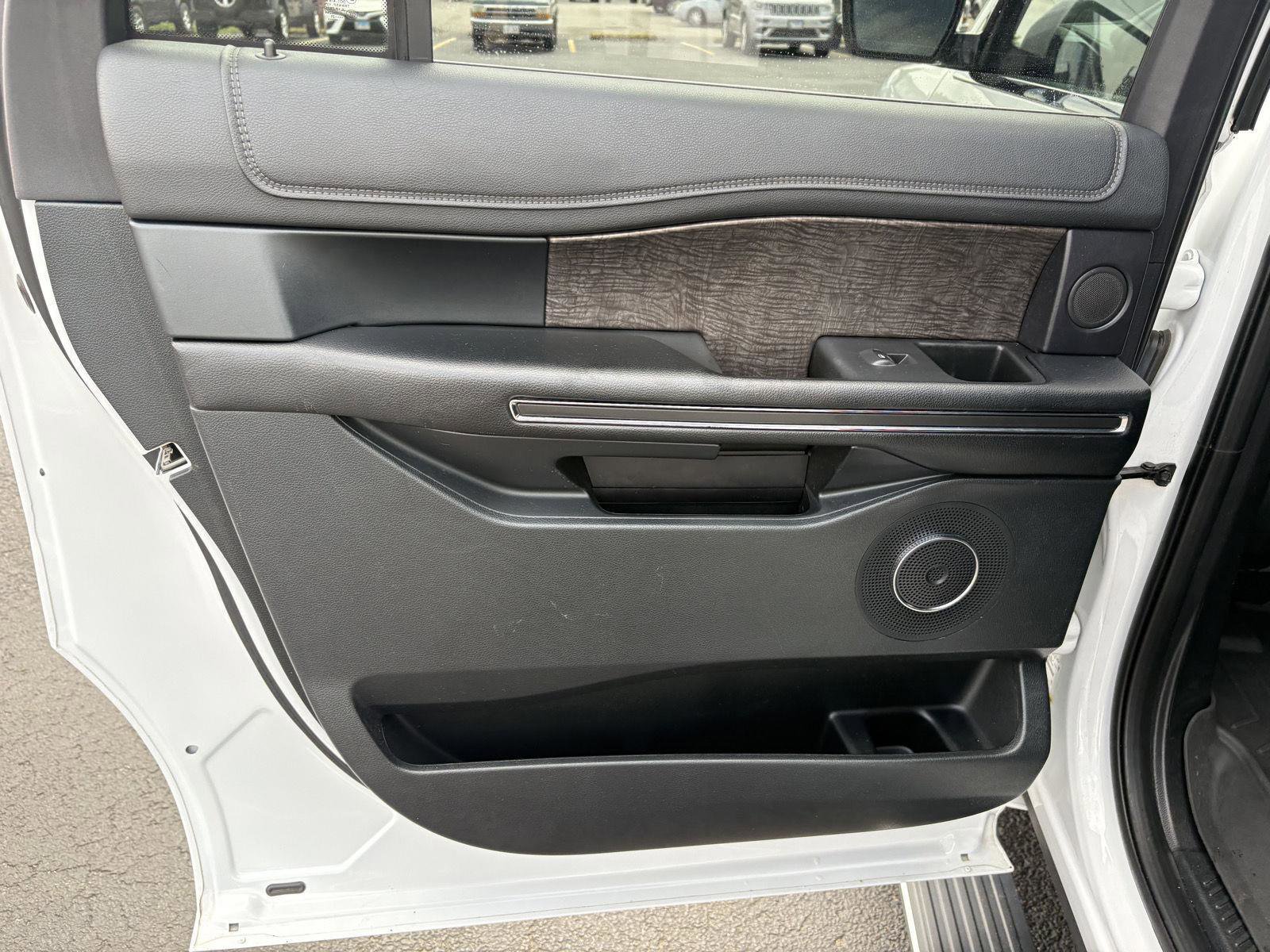 Used 2021 Ford Expedition Max Limited image 12