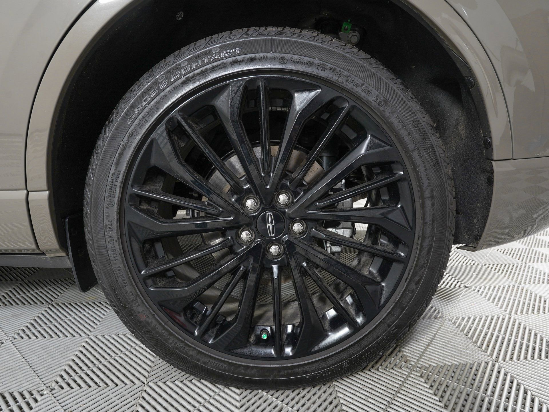 Used 2025 Lincoln Corsair Grand Touring w/ Jet Appearance Package image 31