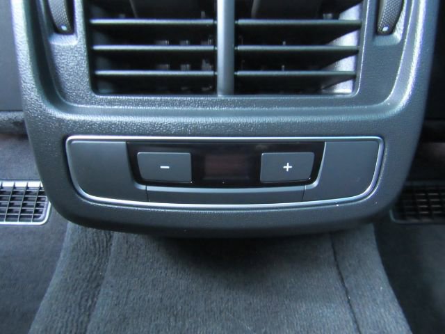 Used 2023 Audi e-tron GT Premium Plus image 31