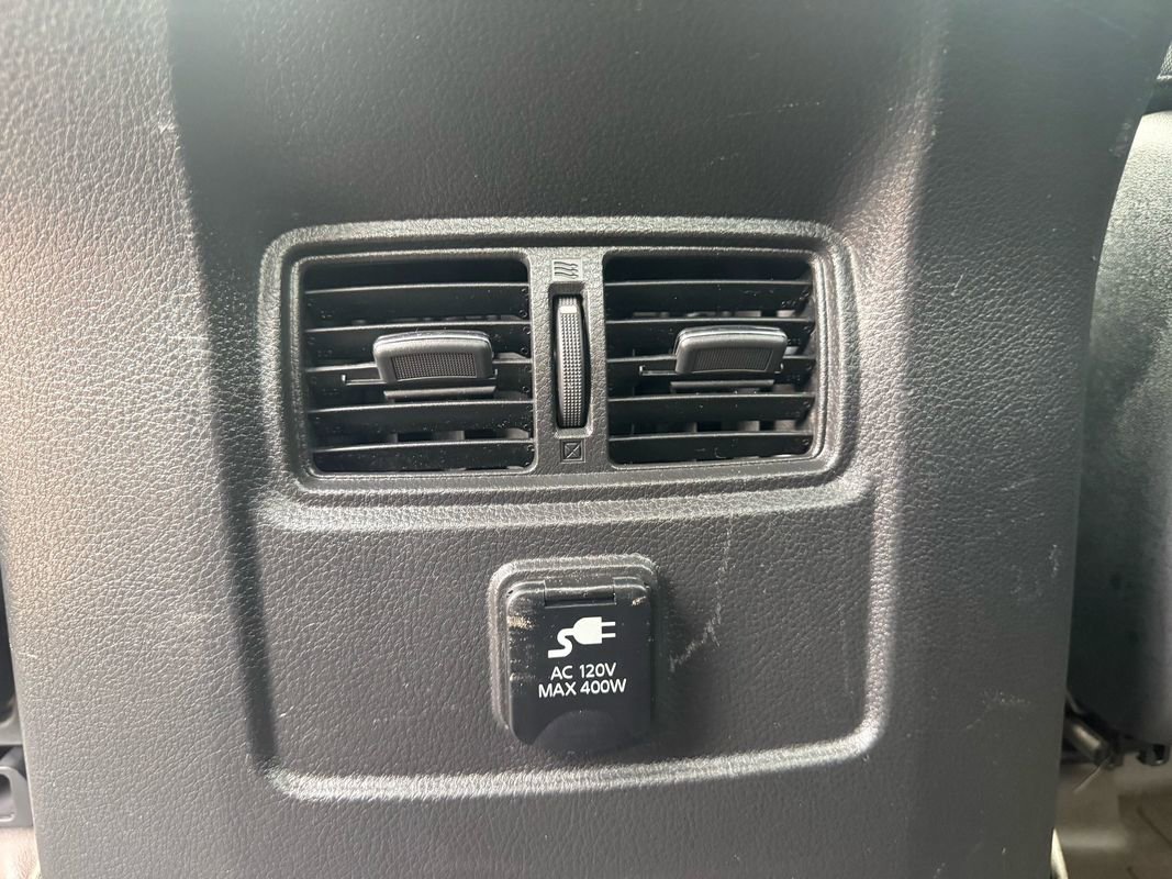 Used 2017 Nissan Titan SV image 23