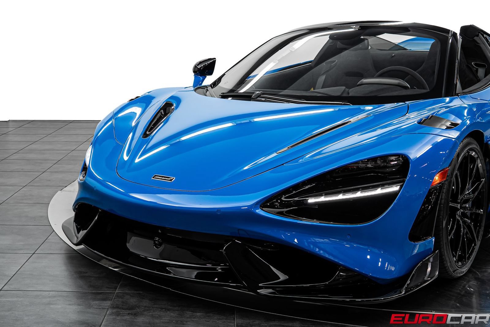 Used 2022 McLaren 765LT RWD image 17