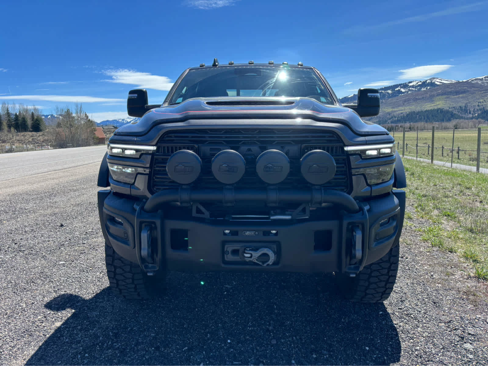 New 2025 RAM 2500 Laramie AWD/4WD image 18