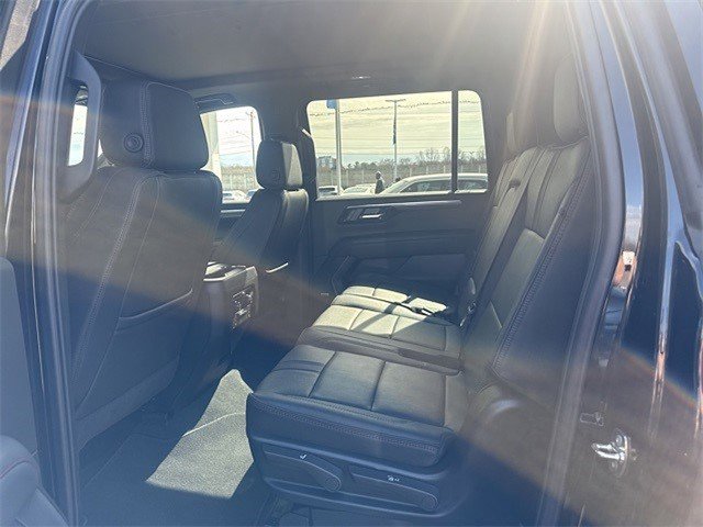 Certified 2025 Chevrolet Suburban RST w/ Comfort Package image 5