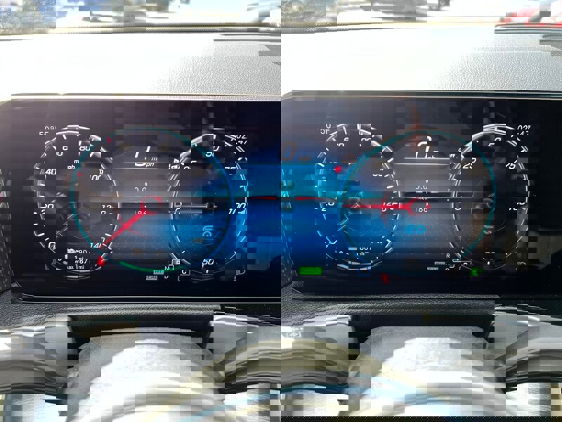 Used 2023 Mercedes-Benz EQB 300 4MATIC image 31