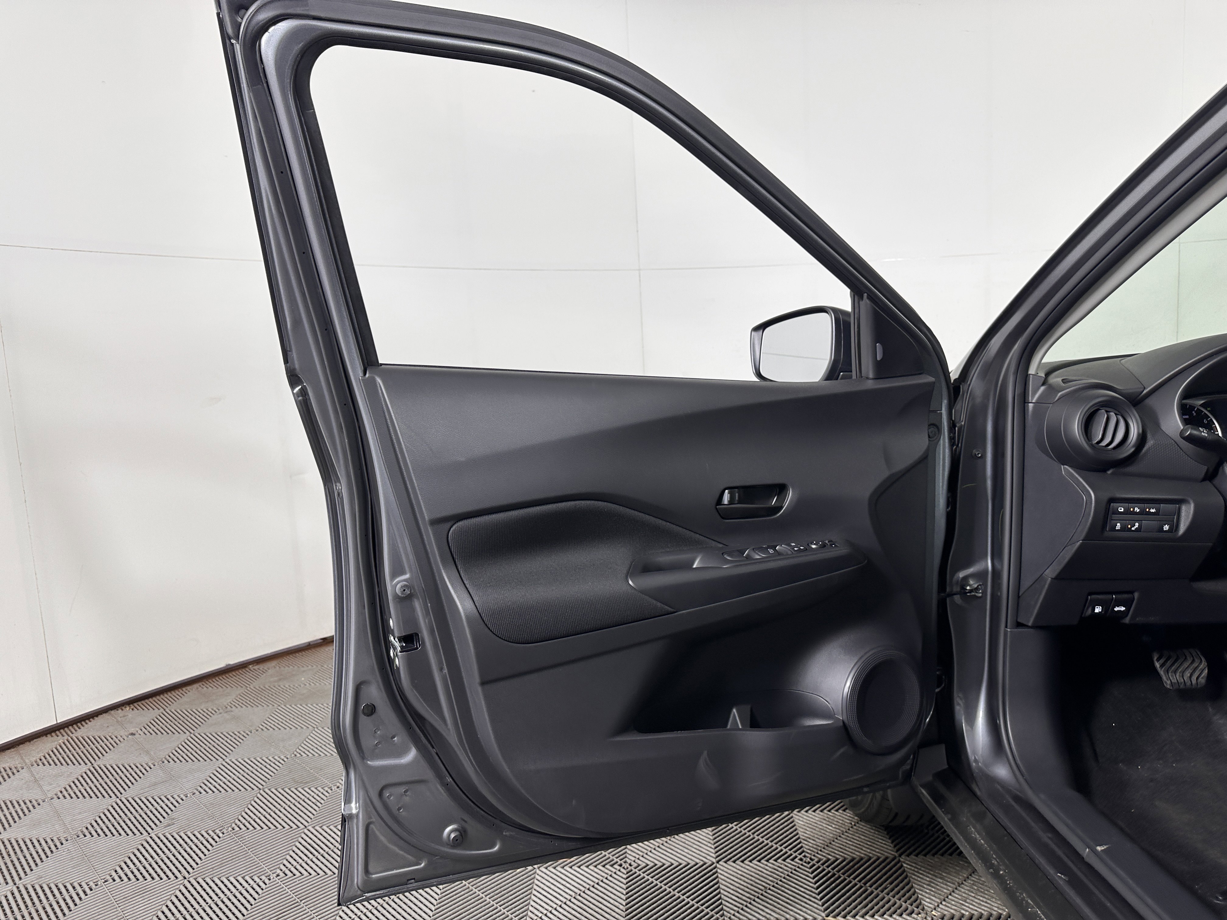 New 2025 Nissan Kicks Play S image 26