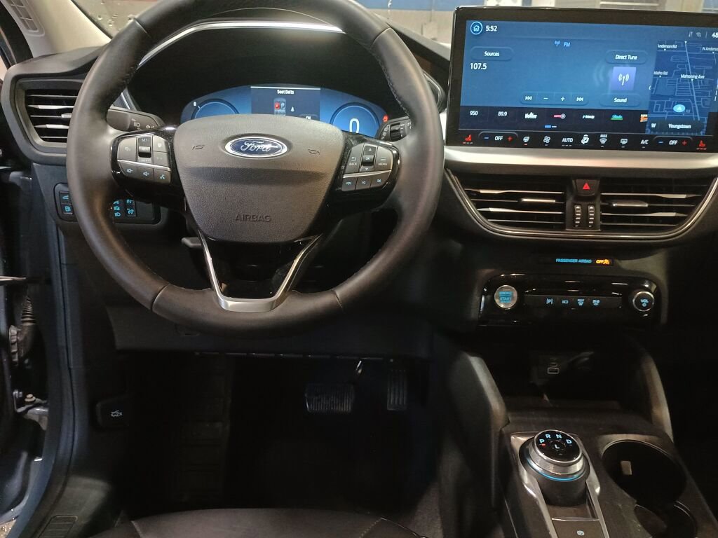 Used 2025 Ford Escape Platinum w/ Premium Technology Package image 2