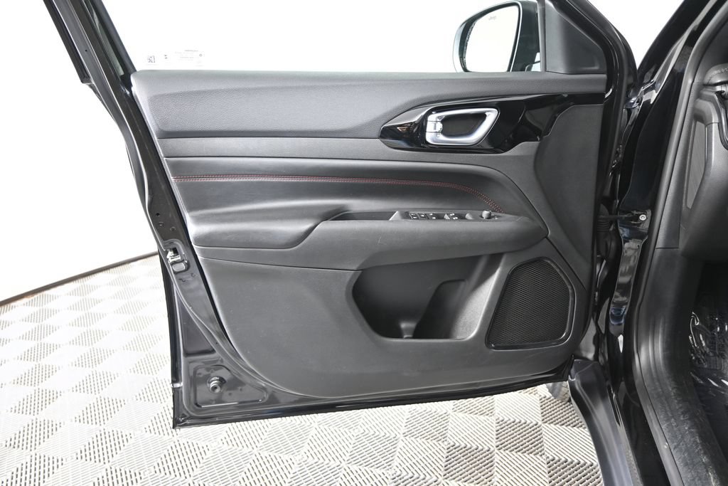 Used 2024 Jeep Compass Trailhawk AWD/4WD image 18