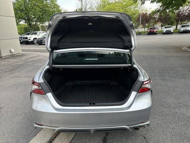 Used 2021 Toyota Camry SE w/ Cold Weather Package image 13