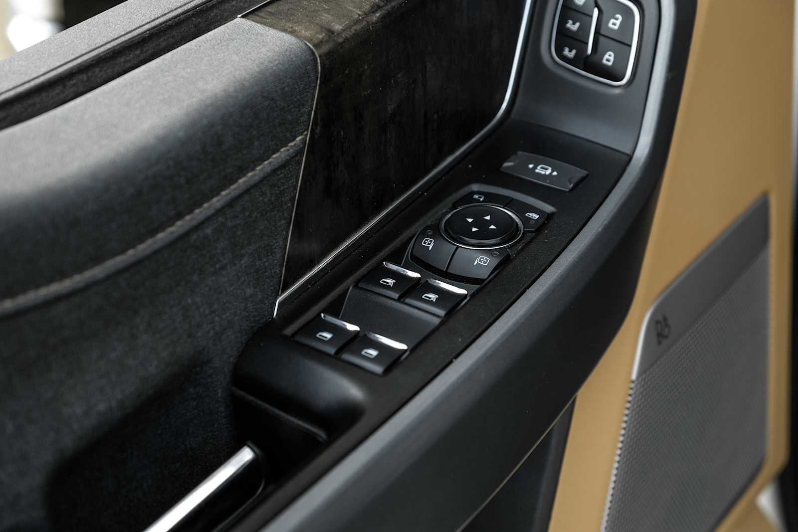 Used 2023 Ford F350 Lariat w/ FX4 Off-Road Package image 41