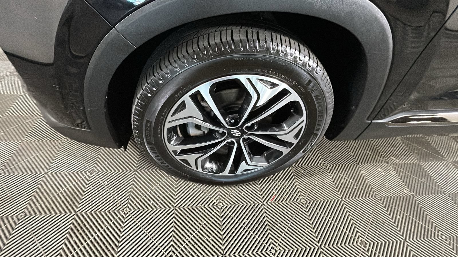 Used 2019 Hyundai Santa Fe AWD image 11