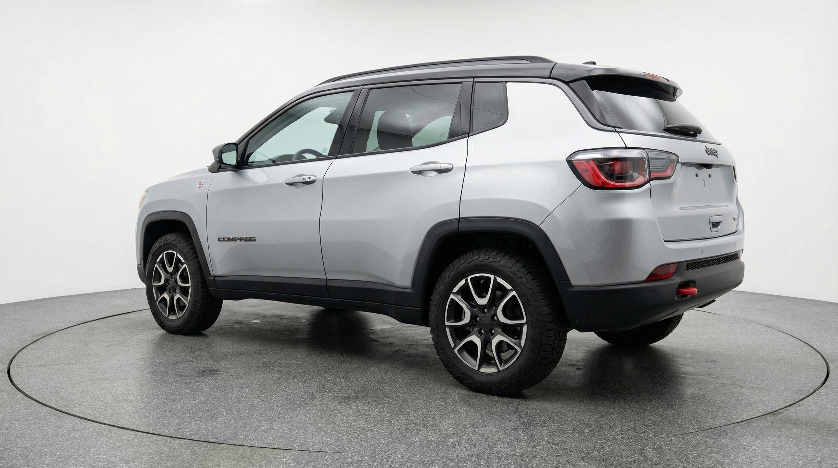 Used 2025 Jeep Compass Trailhawk AWD/4WD image 6