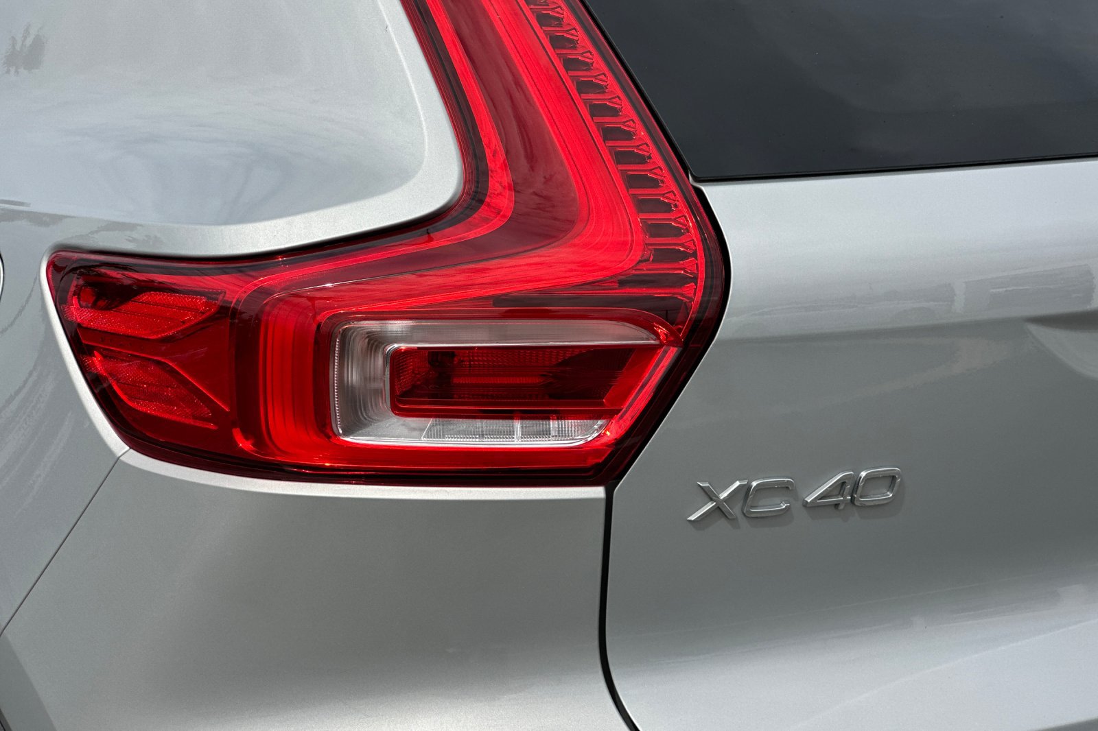 Certified 2024 Volvo XC40 Recharge Core w/ Protection Package Premier AWD/4WD image 31
