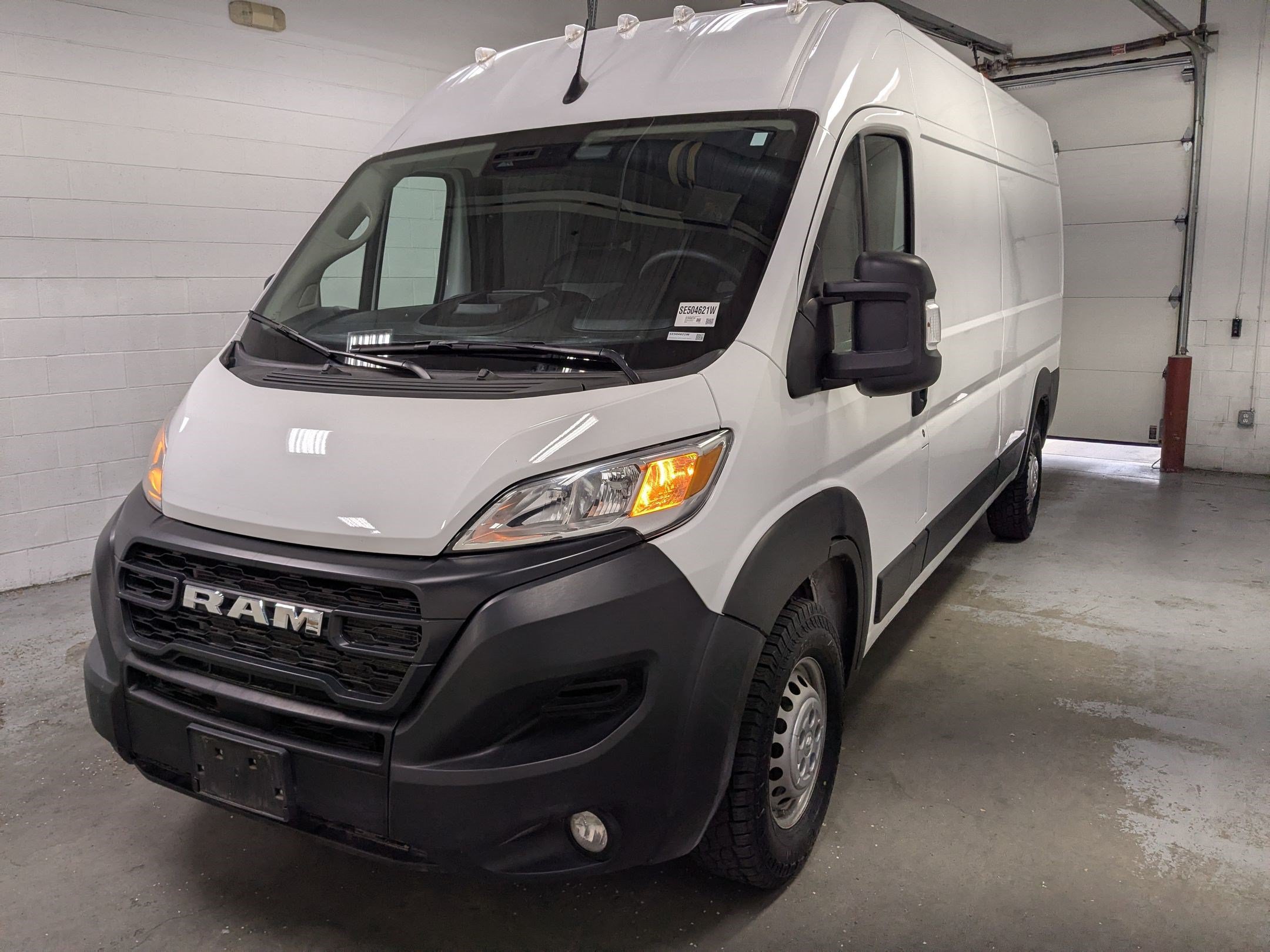 Used 2025 RAM ProMaster 2500 w/ Convenience Group FWD image 11