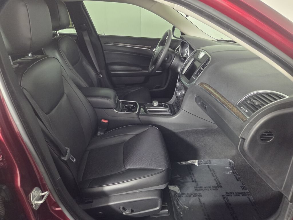 Used 2023 Chrysler 300 Touring L w/ Comfort Group RWD image 31