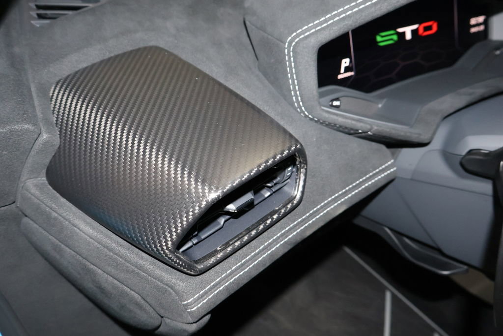 Used 2021 Lamborghini Huracan STO image 79