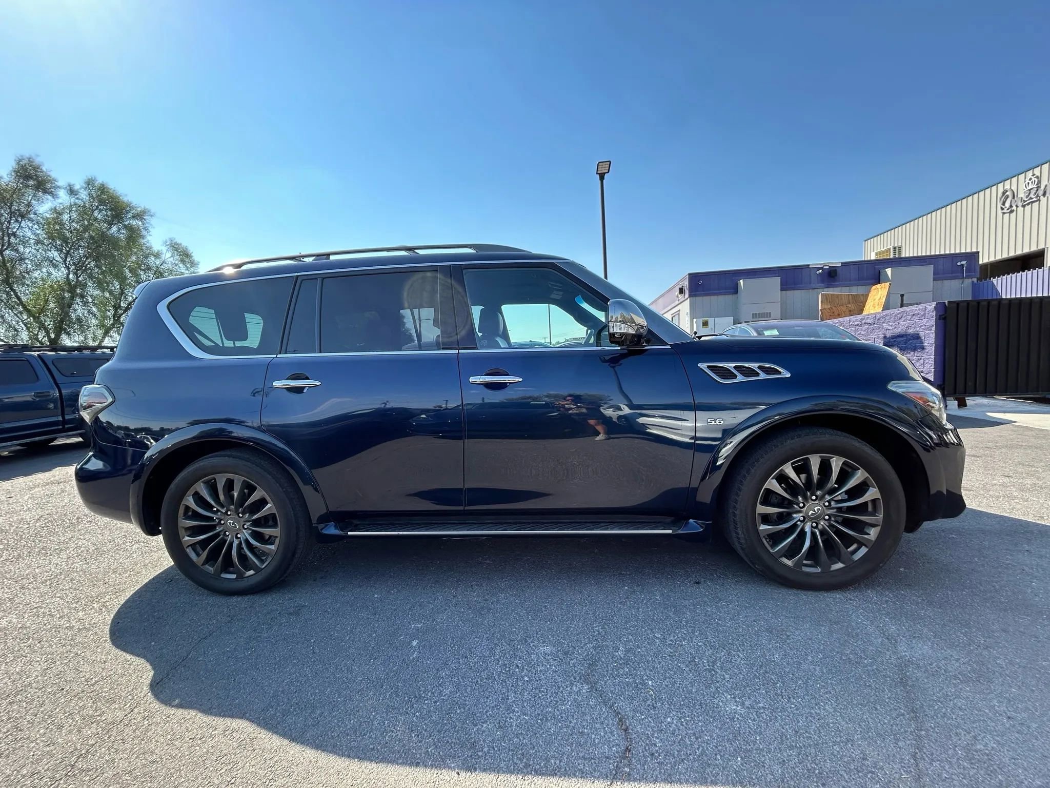 Used 2017 INFINITI QX80 Limited w/ All Season Package image 4