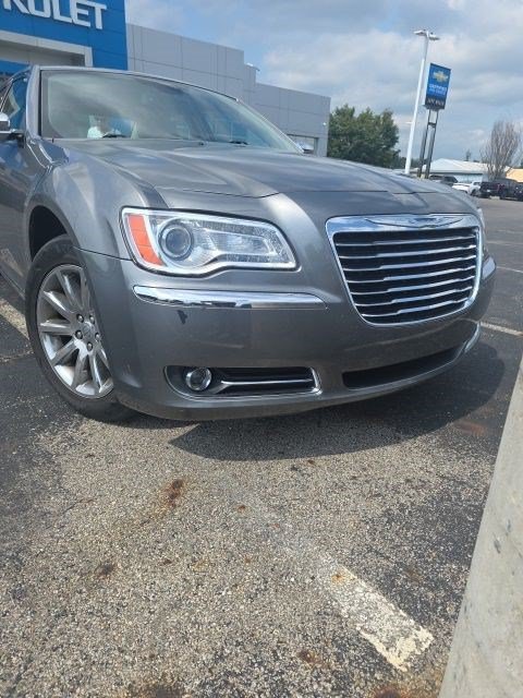 Used 2011 Chrysler 300 C RWD image 2