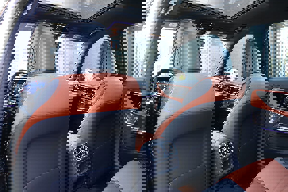 Used 2025 Mercedes-Benz C 300 Sedan image 37