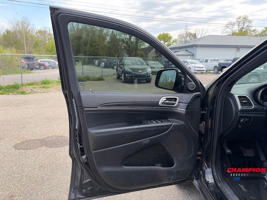 Used 2019 Jeep Grand Cherokee Limited AWD/4WD image 4