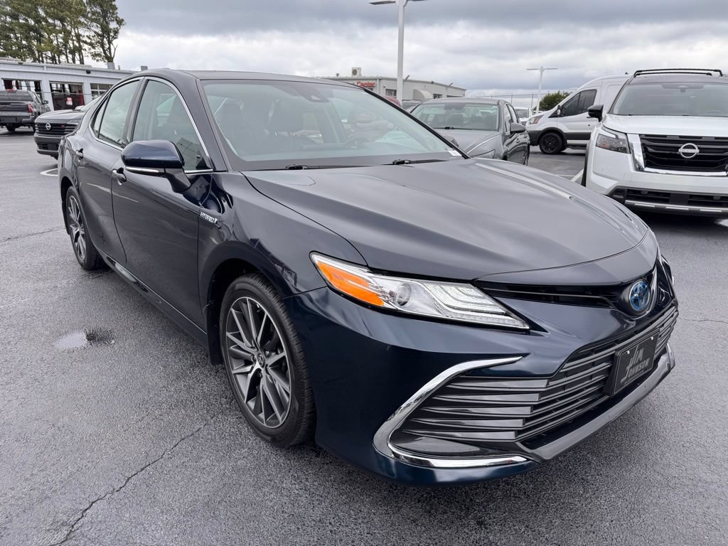 Used 2021 Toyota Camry XLE w/ Navigation Upgrade Package FWD image 7