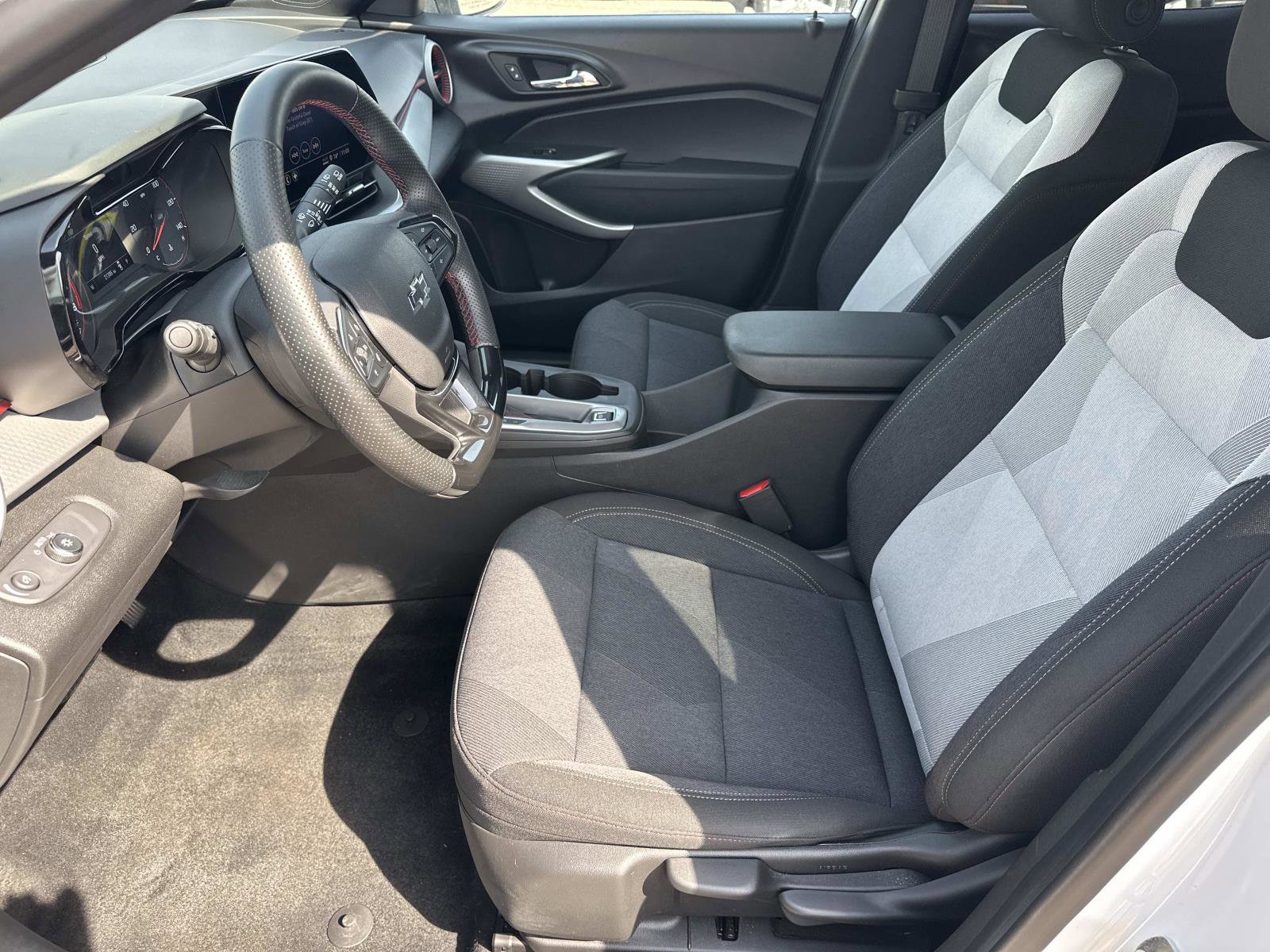 Certified 2024 Chevrolet Trax RS w/ Driver Confidence Package FWD image 18