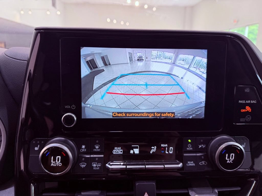 Used 2023 Toyota Highlander XLE FWD image 25