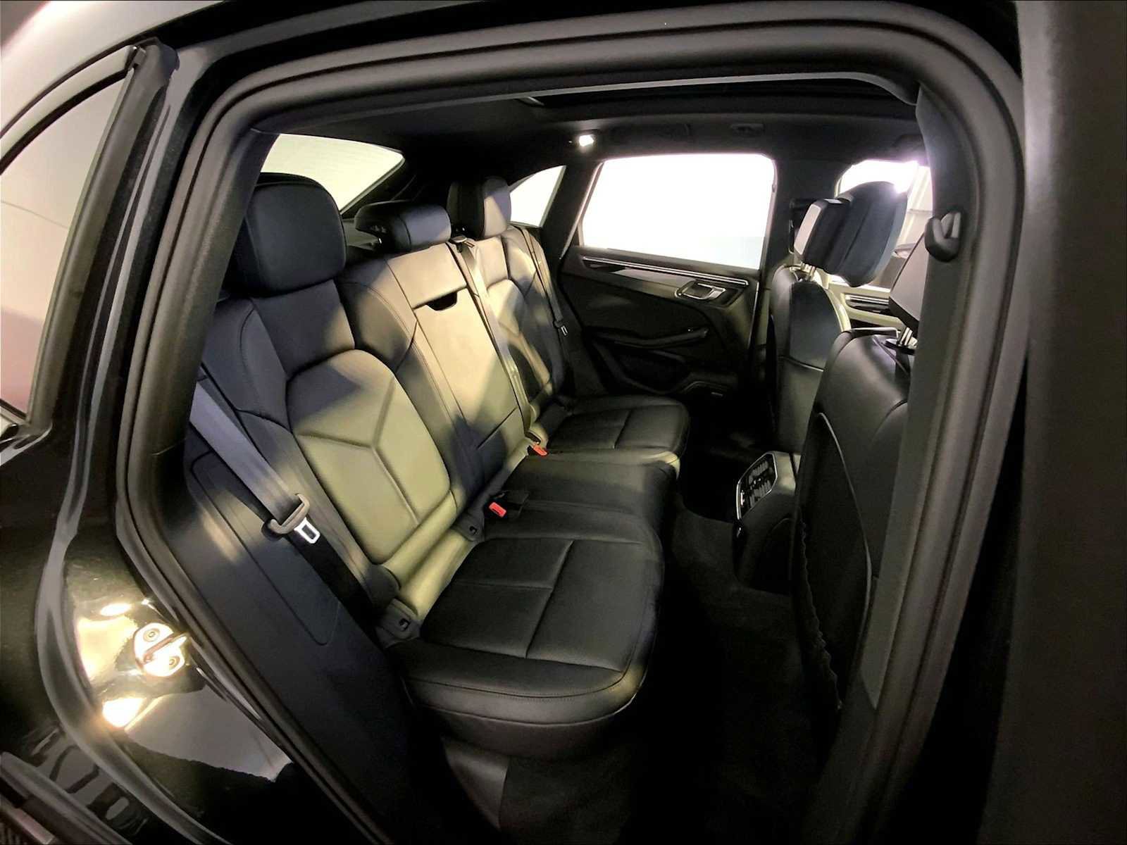 Certified 2025 Porsche Macan image 23