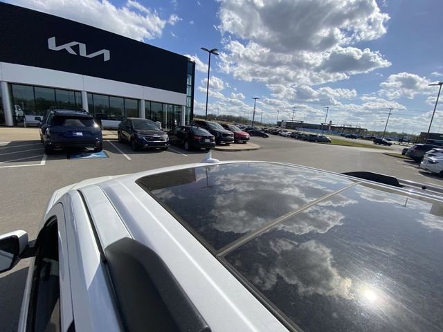 Used 2024 Ford Expedition Max Limited image 5