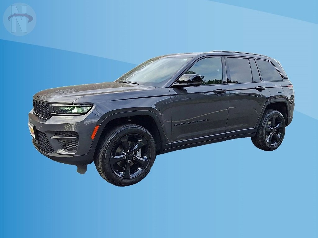 Used 2024 Jeep Grand Cherokee Altitude image 4