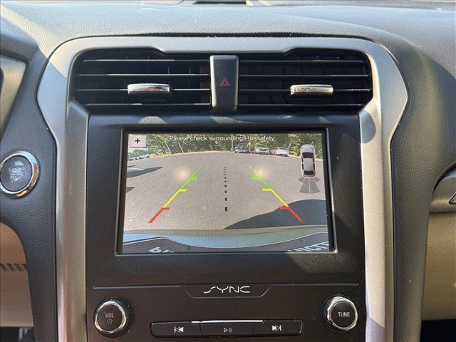 Used 2019 Ford Fusion SE FWD image 21