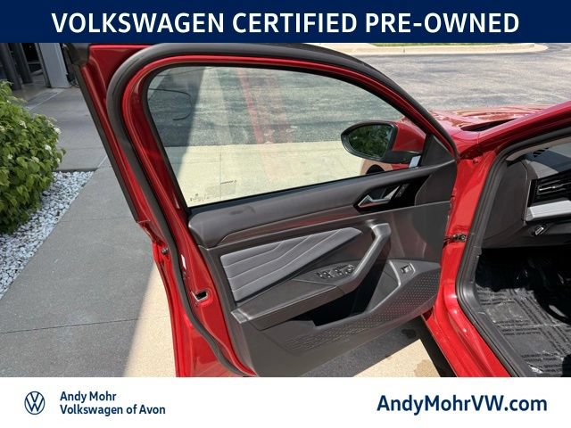 Used 2025 Volkswagen Jetta SEL FWD image 14