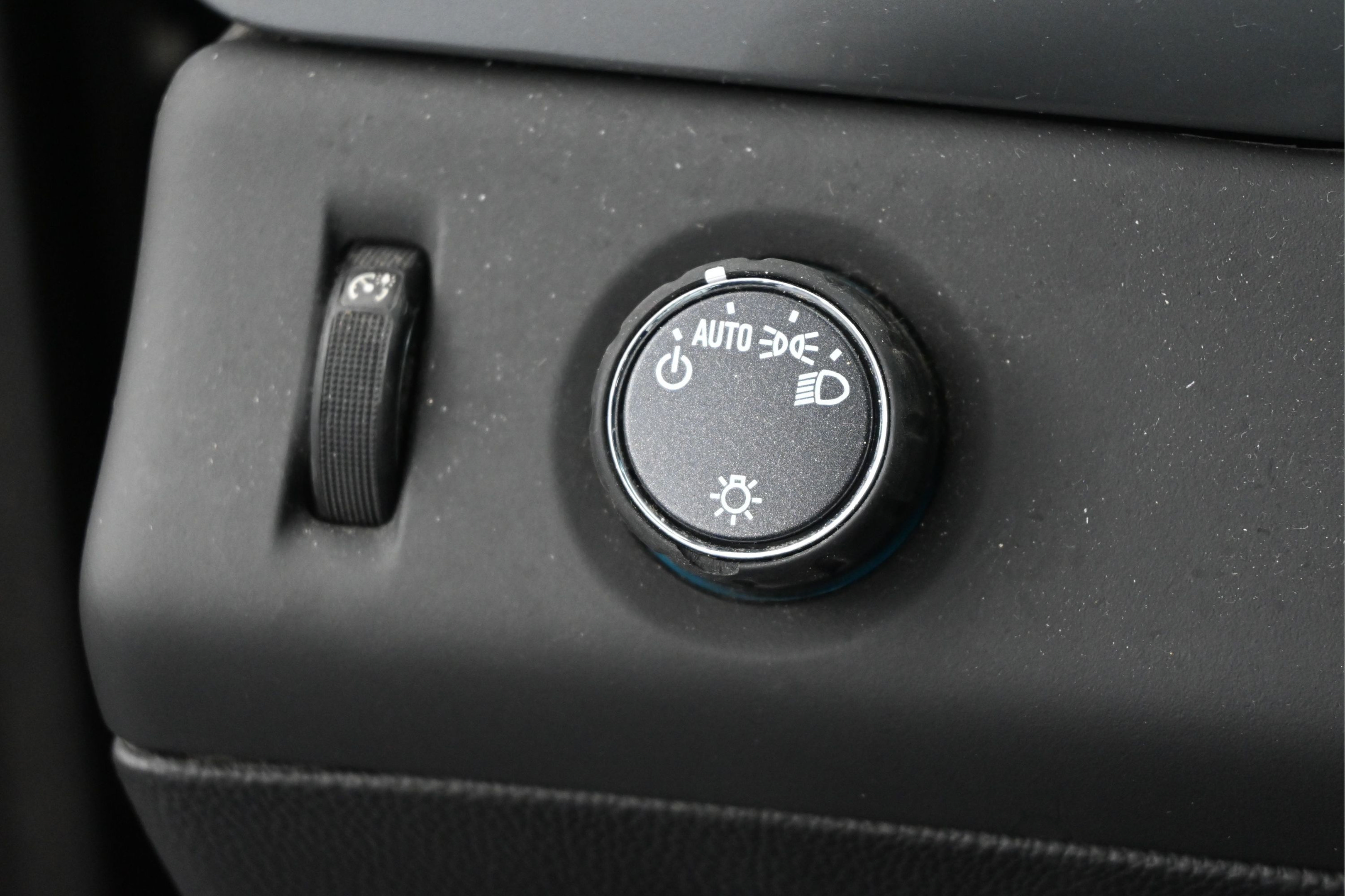 Used 2020 Chevrolet Suburban LS RWD image 21