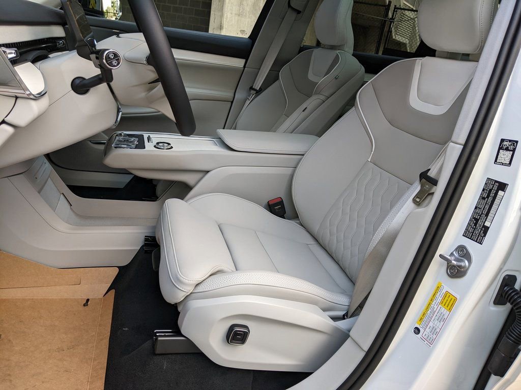 New 2025 Volvo EX90 Plus w/ Protection Package Premier image 11