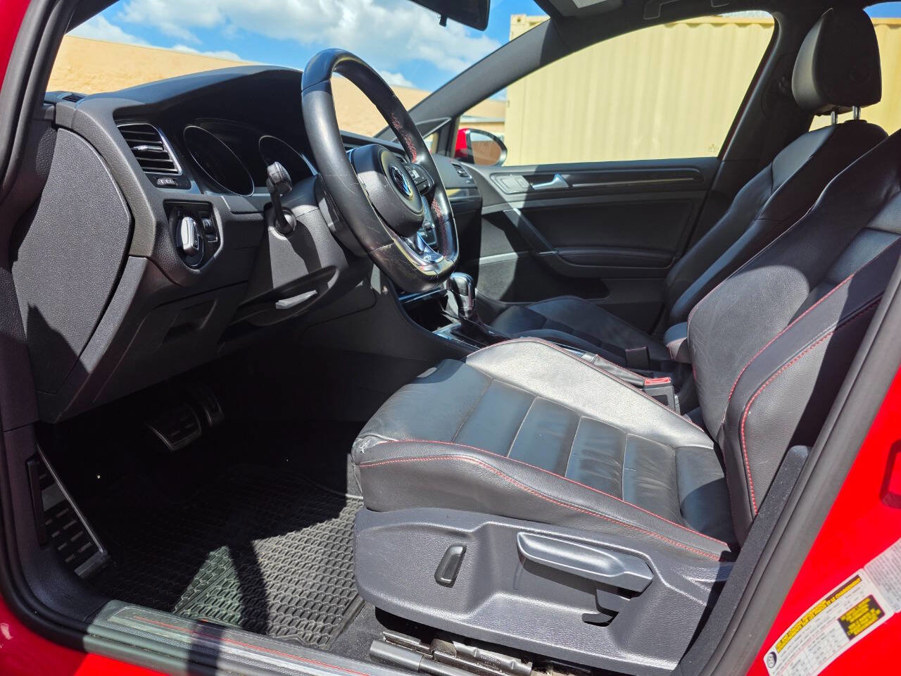 Used 2015 Volkswagen GTI SE w/ Lighting Package (SEL) FWD image 12