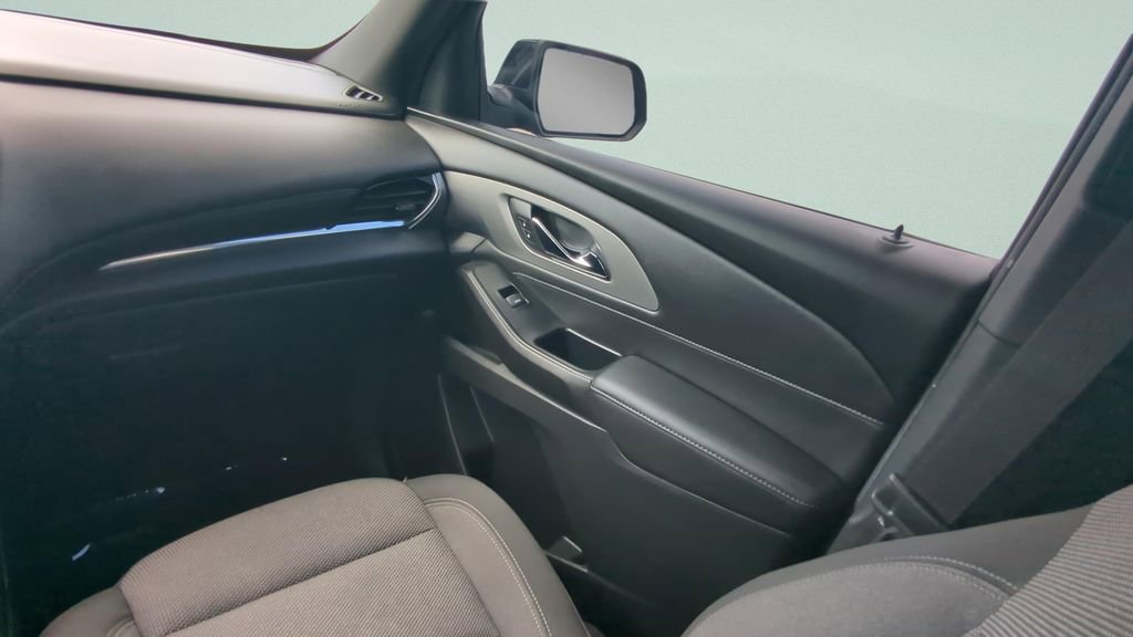 Used 2023 Chevrolet Traverse LT FWD image 16