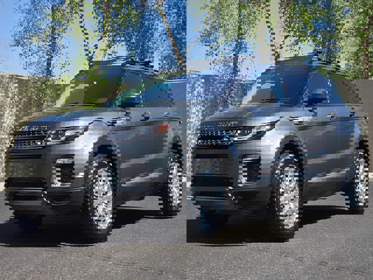 Used 2017 Land Rover Range Rover Evoque SE image 5