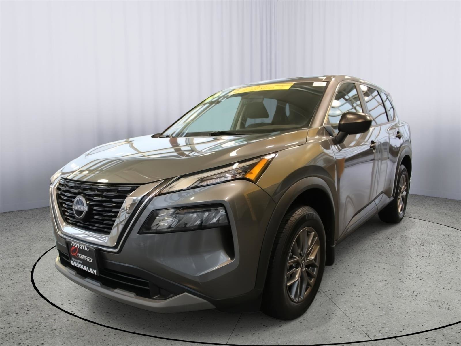 Used 2023 Nissan Rogue S image 4